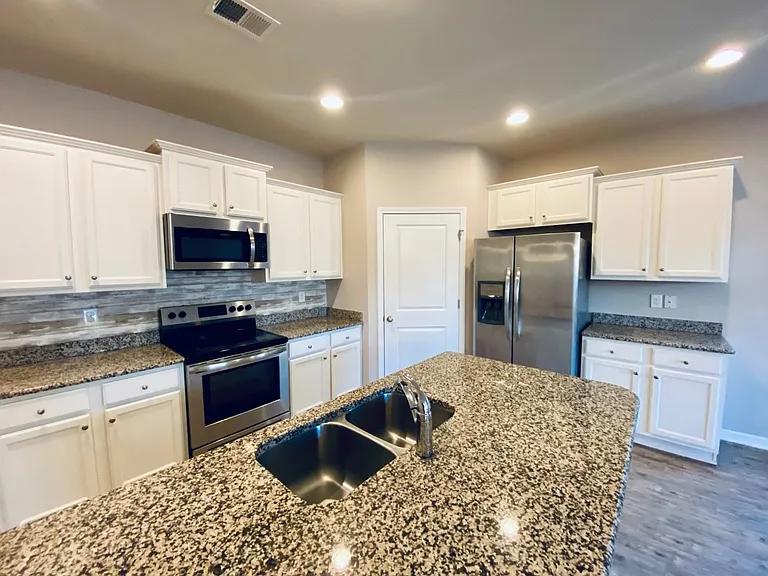 Kitchen 2_10062022