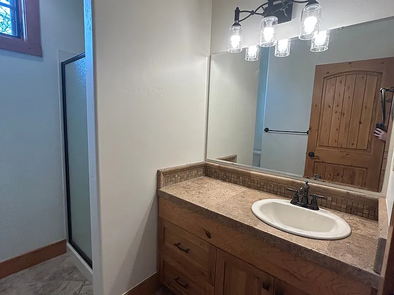 1524 Roosevelt Ave — Photo 9