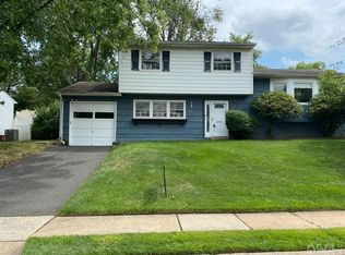 23 Varady Dr, Fords, NJ 08863