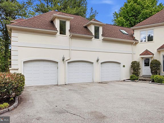 3rd image of 111 Fairview Rd