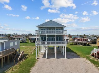 718 Beach Dr, Surfside Beach, TX 77541