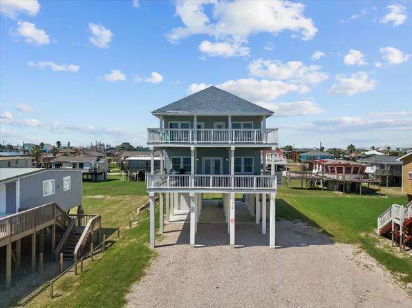 718 Beach Dr, Surfside Beach, TX 77541