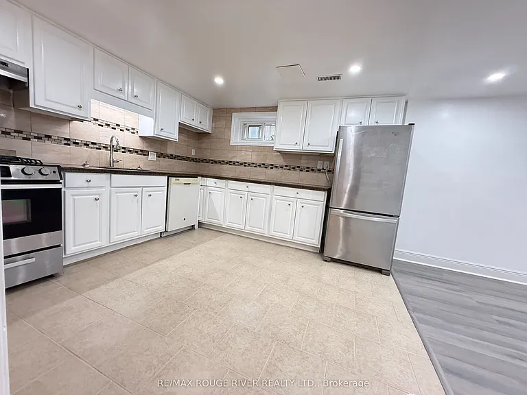 283 E 45th St #BASEMENT — Photo 5