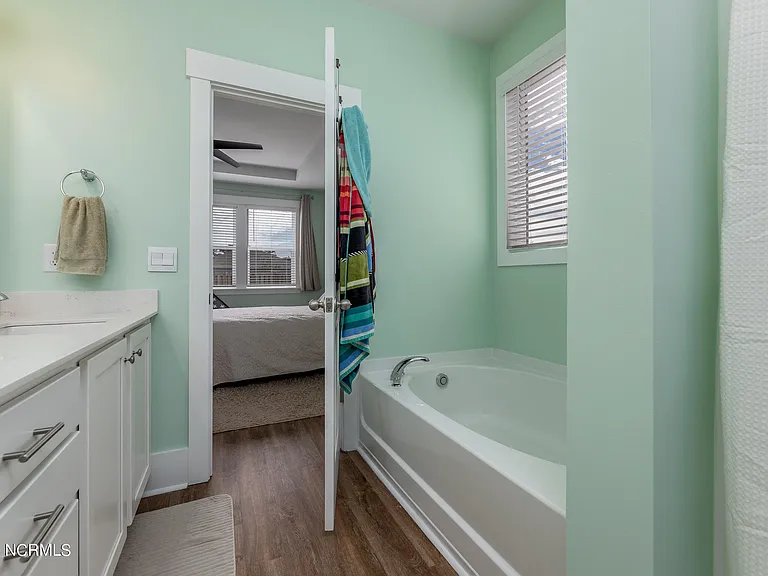416 Edgewater Way — Photo 22