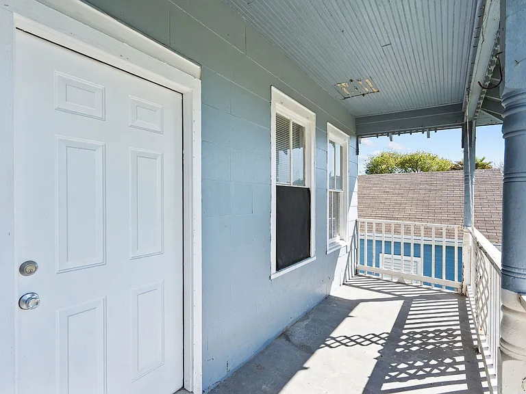 4020 Avenue O 1/2 — Photo 2
