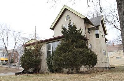 2nd image of 2423 Lincoln St NE