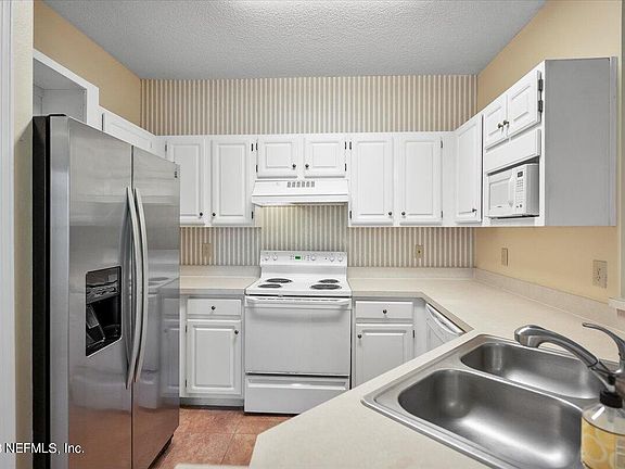 5th image of 10000 GATE Parkway N #824