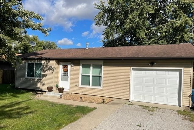 1st image of 1404 N Nixon Dr