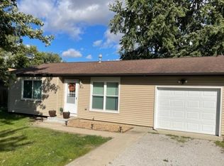 1404 N Nixon Dr, Pontiac, IL 61764
