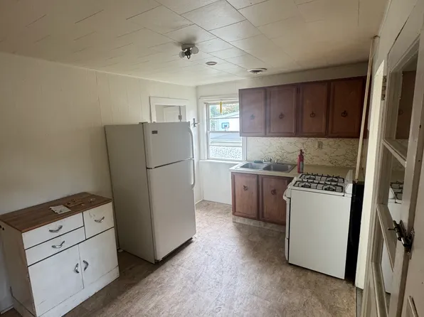 7 Bacon St APT 2, Wellsboro, PA 16901