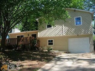 815 Sheppard Cv, Stone Mountain, GA 30083