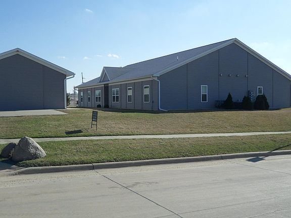 Large single stall garage with opener included