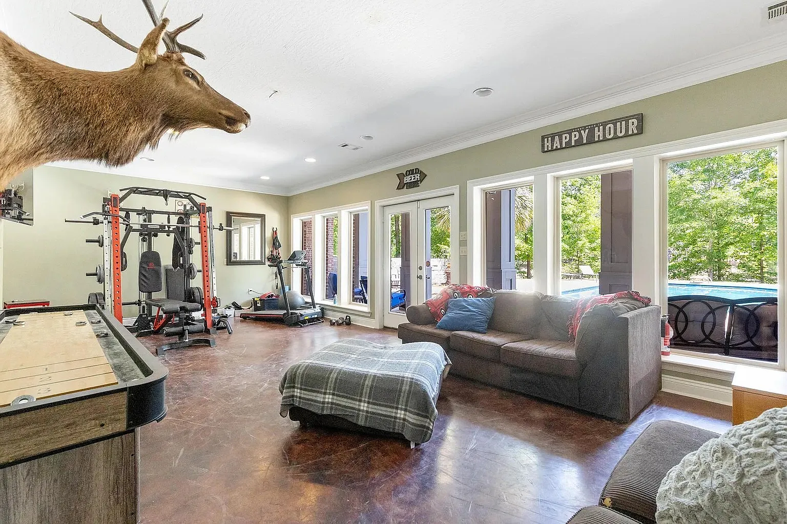 5 bed, 4.5 bath, 4147 sqft, $3,500 — Photo 2
