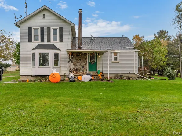 8755 S Sheridan Ave, Durand, MI 48429