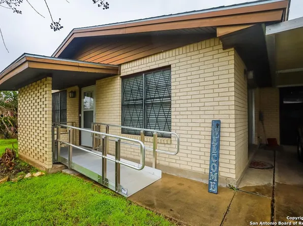 1412 Wren Ln, Beeville 78102