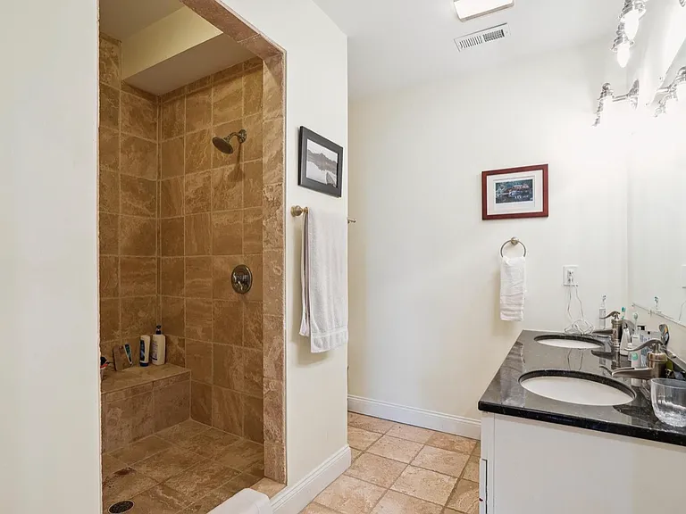629 A St NE — Photo 22