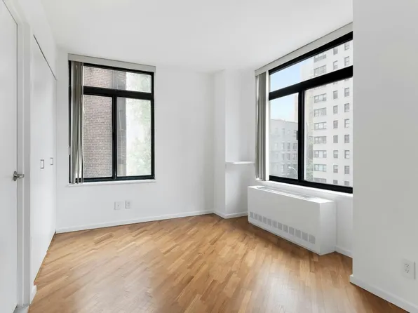 400 East 70th Street 503 image 7 of 7