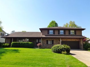 1002 W Kensington Dr, Peoria, IL 61614
