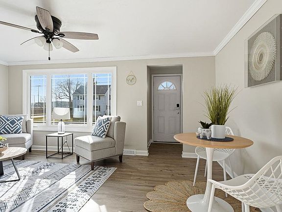 5th image of 400 S Outagamie St