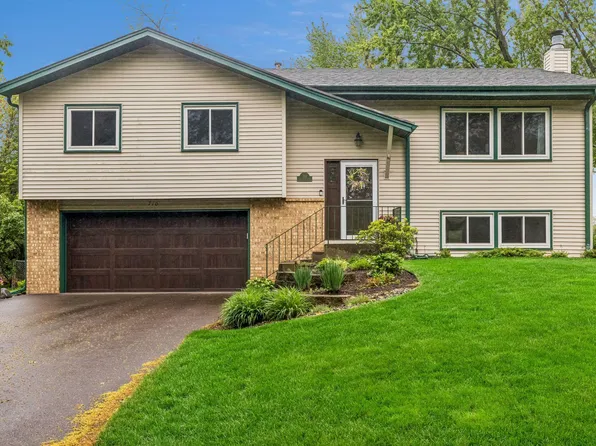710 Clearbrook Ln, Vadnais Heights, MN 55127