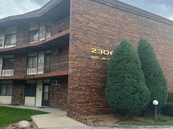 2306 Holiday Ter APT 150, Lansing, IL 60438