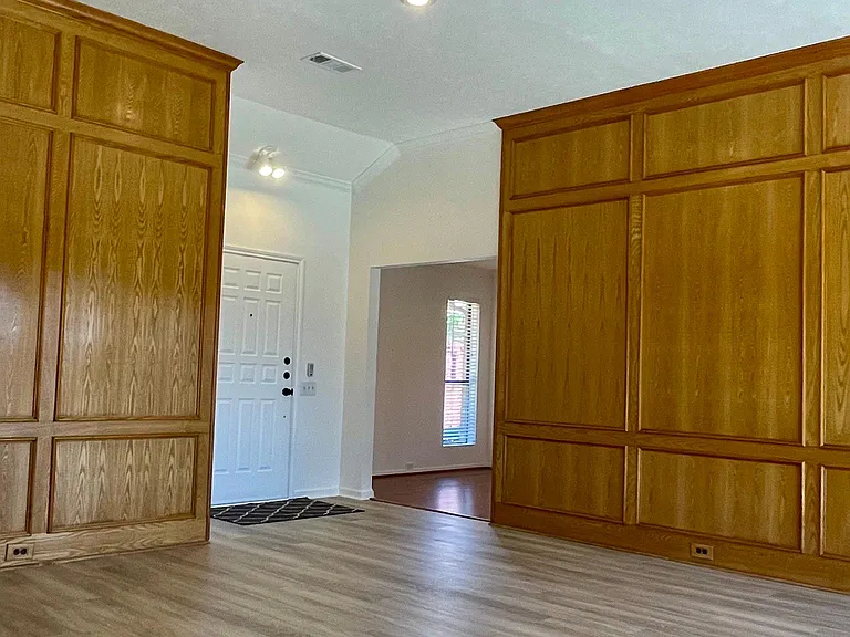 View from wall of windows to front door
Entry to dining room/
home office/bonus room
with solid wood flooring.