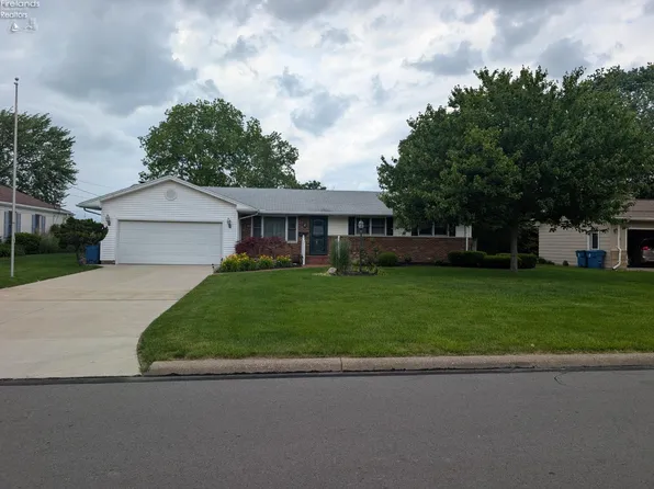 415 E 11th St, Pt Clinton, OH 43452