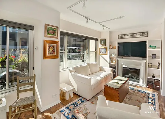 Sold by Warburg | media 5