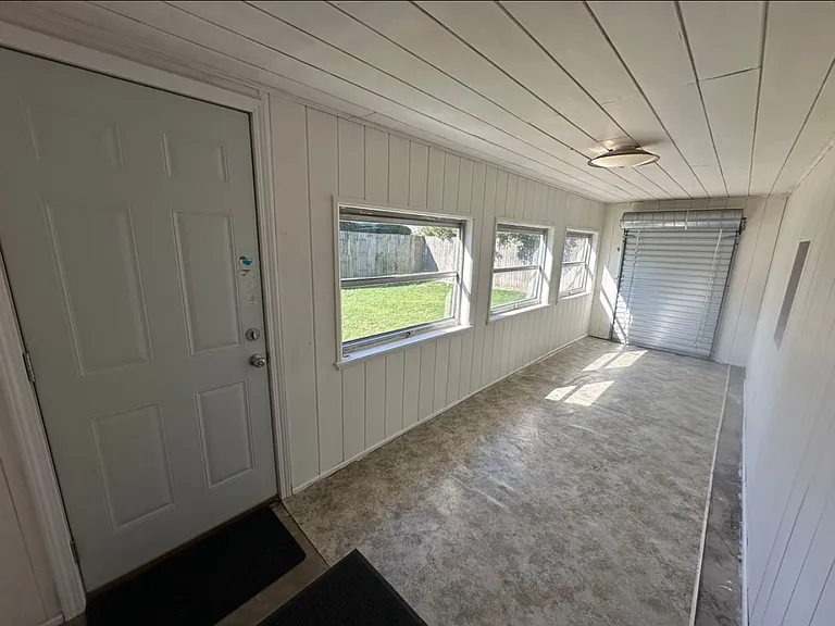 6824 Waveland Ave — Photo 16