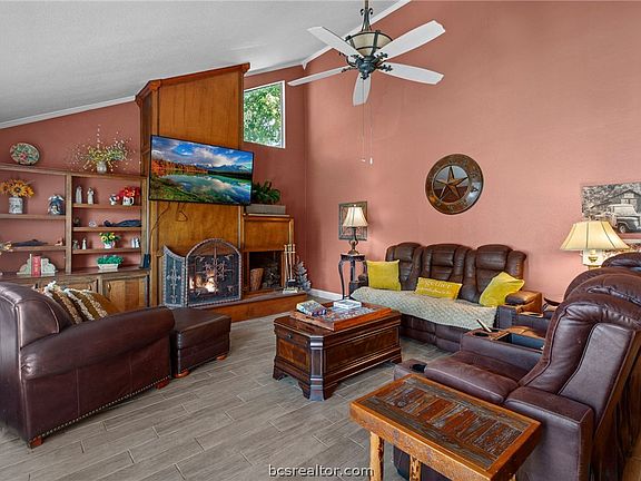 5th image of 2735 Sandy Cir