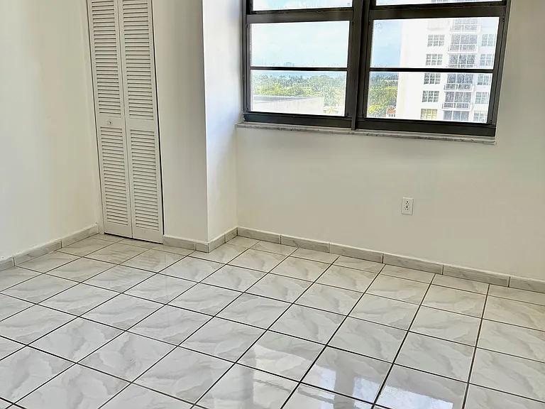 5701 Collins Ave #1011 — Photo 8