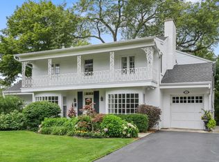 914 Wagner Rd, Glenview, IL 60025