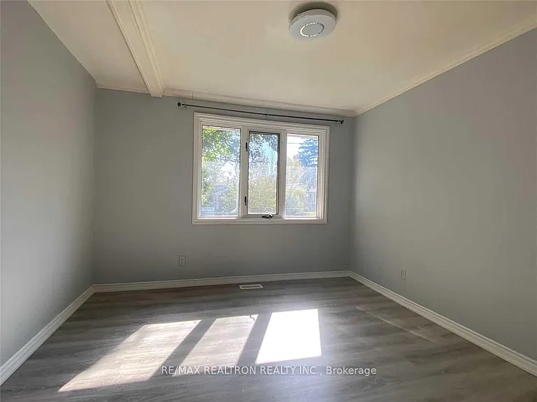 1 Sherwood Forest Dr — Photo 6