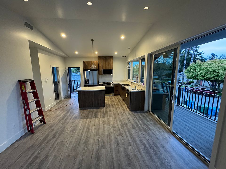 1st image of 135 Burlington Dr #1