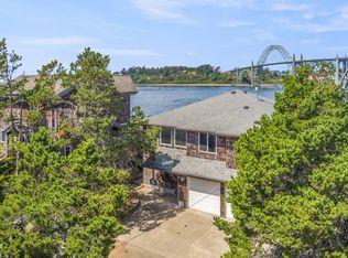 242 SW 27th St, Newport, OR 97365