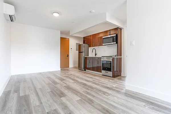 Rented by Voro, LLC | media 11