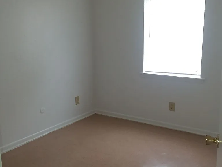 208 E Wells St — Photo 6