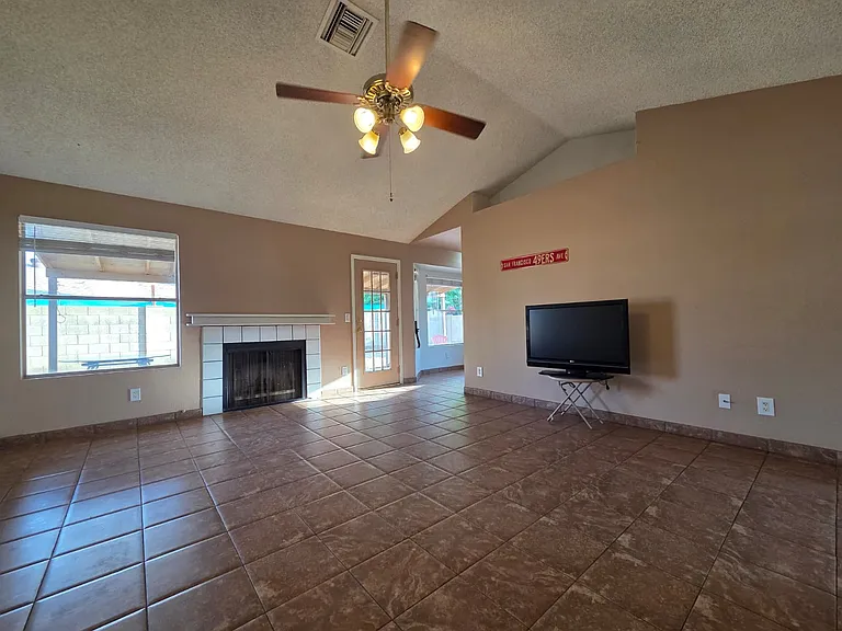 7009 W Brown St — Photo 6