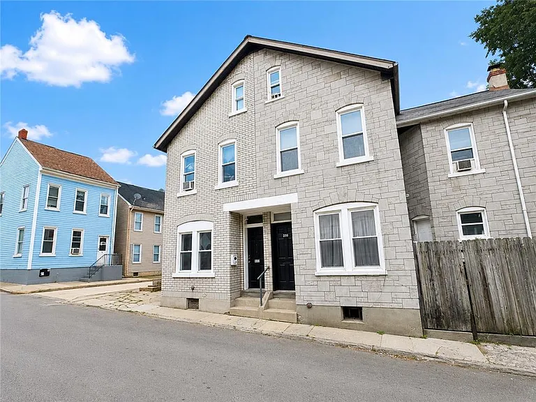 218 N Fountain St — Photo 2