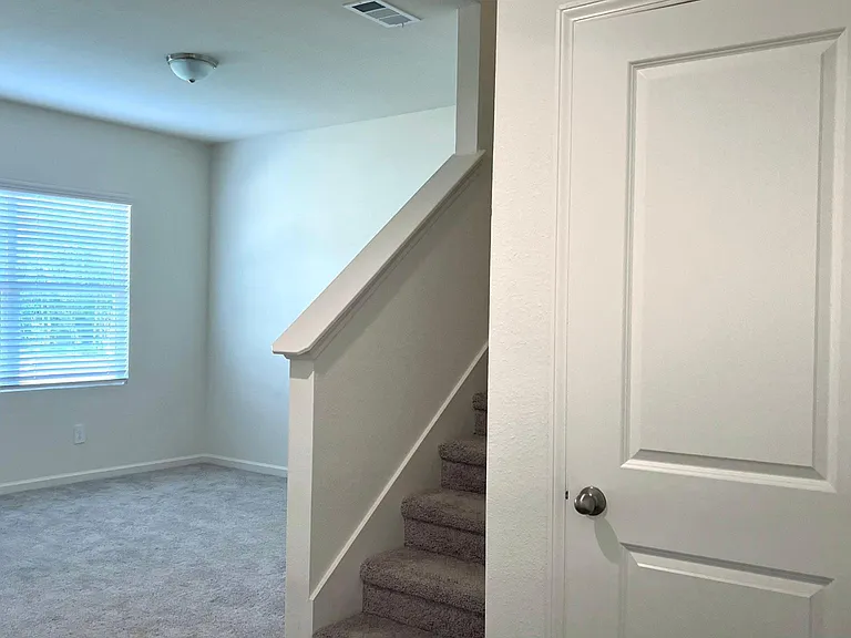 702 Camden Dr — Photo 22