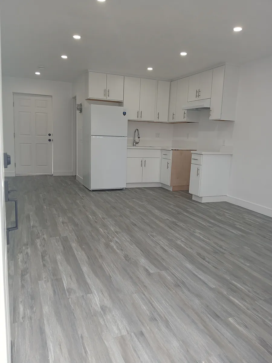 Building Photo - 662 S Kalisher St