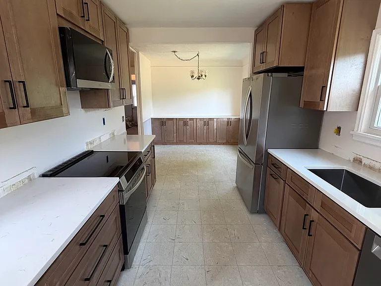 4904 53rd St E — Photo 2