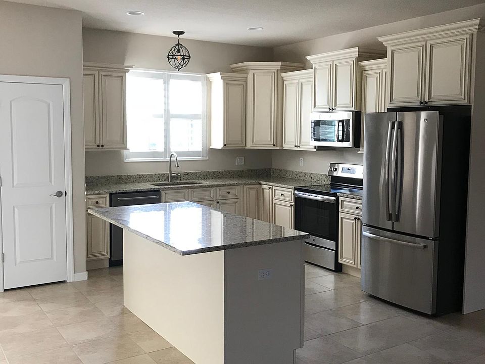 Beautiful kitchen with stainless steel appliances and granite countertops