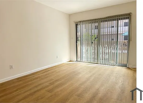 12955 Riverside Dr #105 — Photo 9