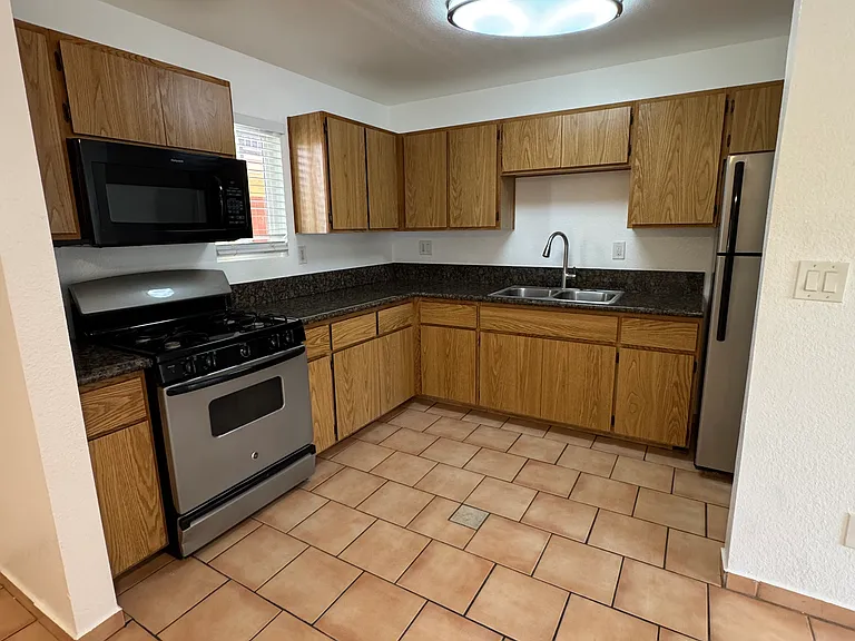 3073 B St — Photo 4