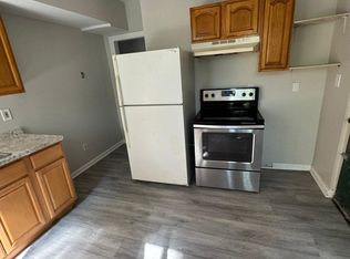 1071 Pembroke St APT 2E, Bridgeport, CT 06608