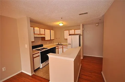 15 Prestwick Way — Photo 3