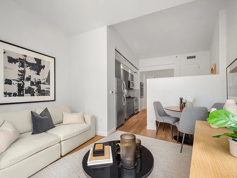 306 W 48th St #5D — Photo 4
