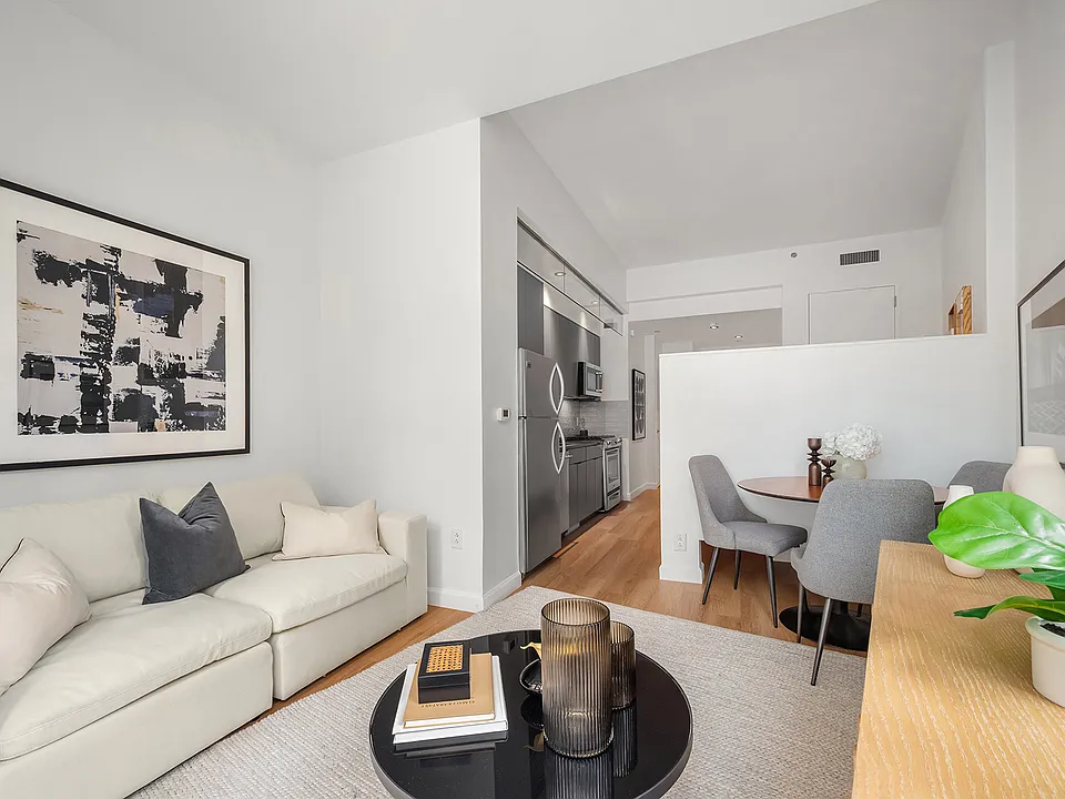 306 W 48th St #6D