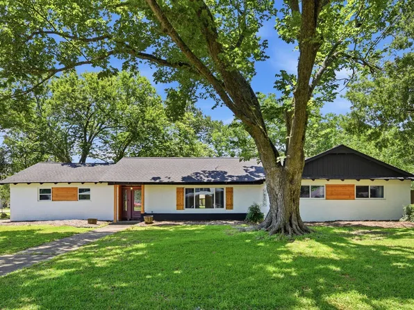 101 W Larkspur Dr, Alvin, TX 77511